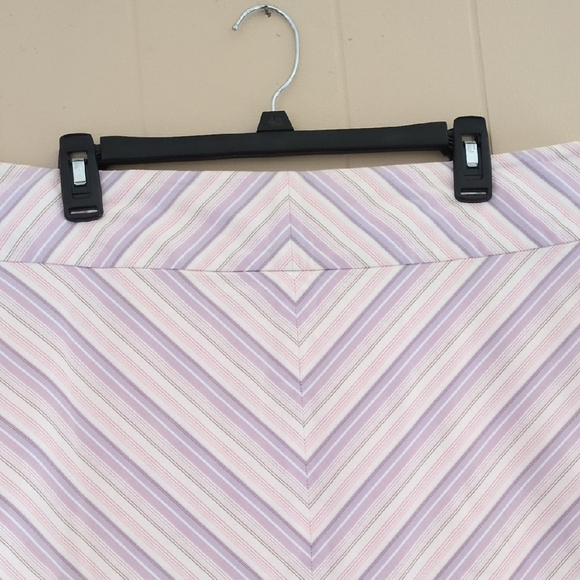 Banana Republic Purple, Pink and White A-Line Skirt, size 14 - Picture 3 of 9